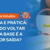 Um banner de guia de estudos com uma composição dividida. A metade esquerda é um fundo azul-escura com texto branco e grande: o título "GUIA DE ESTUDOS", seguido por "TEORIA E PRÁTICA:", e a pergunta "QUANDO VOLTAR PARA A BASE É A MELHOR SAÍDA?". Acima do título, há uma etiqueta laranja com o texto "Guia de Estudos" e um ícone animado de um cérebro segurando um martelo de juiz. A metade direita mostra uma imagem em foco seletivo de uma pessoa estudando em uma biblioteca desfocada à noite. Uma lupa com moldura de cobre é segurada sobre um livro aberto, com a palavra "TEORIA" perfeitamente focada e destacada em amarelo dentro da lupa. Outras palavras borradas como "Prática" são visíveis fora da lupa.