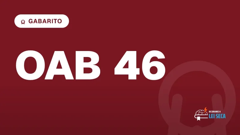 mulher na escadaria de prédio público com pasta e marcações coloridas em dia de prova (Gabarito OAB 46 extraoficial: Direito Administrativo)
