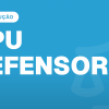 candidata com pasta em corredor iluminado de prédio público para Concurso DPU Defensor