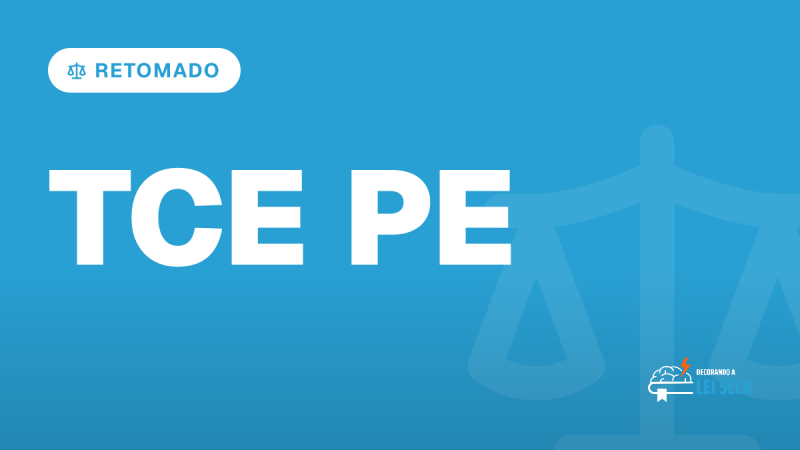 candidata com pasta jurídica observa escadaria de prédio público em manhã clara (Concurso TCE PE Procurador)