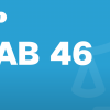 candidata em frente a prédio de prova com livro jurídico fechado e estojo transparente (OAB 46)