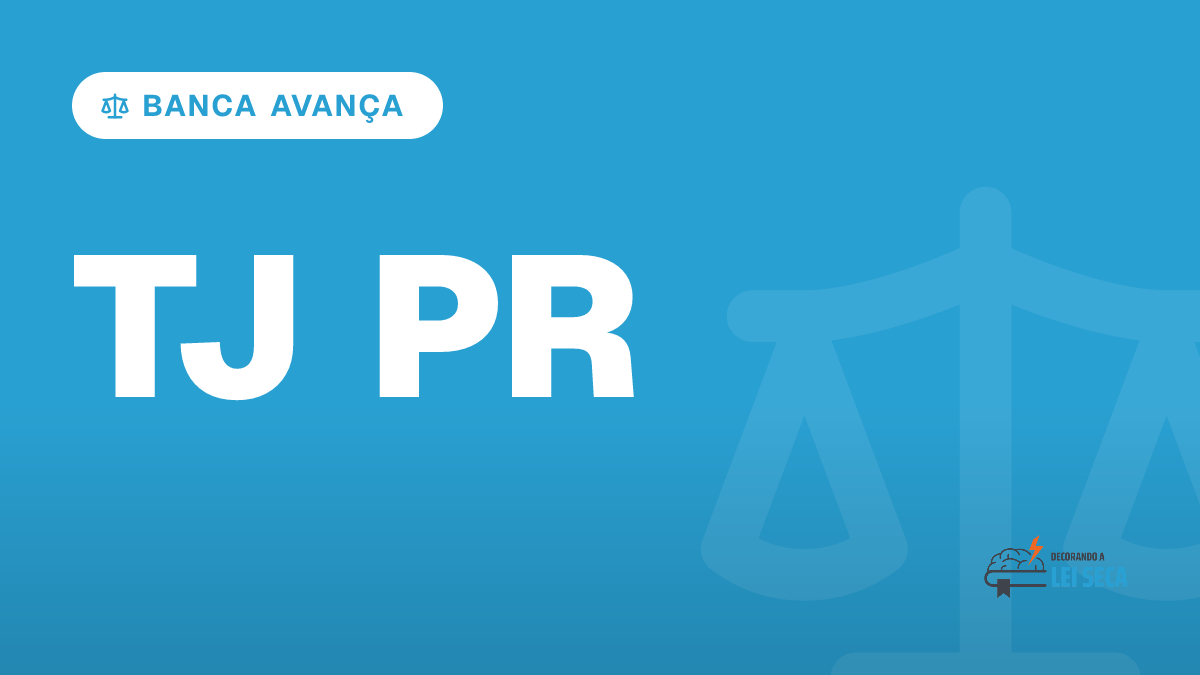 candidato subindo escadaria de tribunal com pasta em preparação para Concurso TJ PR