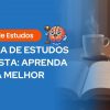 Texto “Guia de Estudos - ROTINA DE ESTUDOS REALISTA: APRENDA E VIVA MELHOR” à esquerda em fundo azul, com imagem de mesa com livro aberto, xícara e notebook ao fundo.