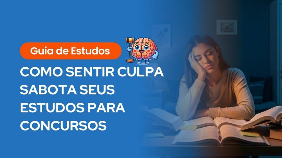 Banner de guia de estudos dividido em duas partes. O lado esquerdo possui fundo azul com o título em letras grandes e brancas: "COMO SENTIR CULPA SABOTA SEUS ESTUDOS PARA CONCURSOS". Acima, há uma etiqueta laranja com "Guia de Estudos" e o ícone de um cérebro segurando um martelo de juiz. O lado direito mostra a foto de uma jovem mulher em um ambiente escuro, sentada em uma mesa repleta de livros abertos. Ela apoia a cabeça na mão com os olhos fechados, expressando forte cansaço, sobrecarga e frustração.