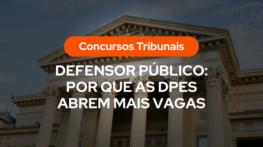 Fachada clássica de tribunal com colunas imponentes sob um céu ao entardecer. Sobreposta à imagem, uma tarja laranja com o texto "Concursos Tribunais" e o título "Defensor Público: Por que as DPEs abrem mais vagas".