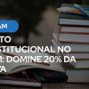 Uma imagem de sobreposição de texto em um fundo desfocado de livros e materiais de escritório. No canto superior esquerdo, há um botão azul arredondado com o texto "ENAM" em branco. Abaixo, em letras brancas grandes e em negrito, está o texto: "DIREITO CONSTITUCIONAL NO ENAM: DOMINE 20% DA PROVA". À direita, uma pilha de livros com diversas cores de capa sustenta algumas canetas coloridas no topo.