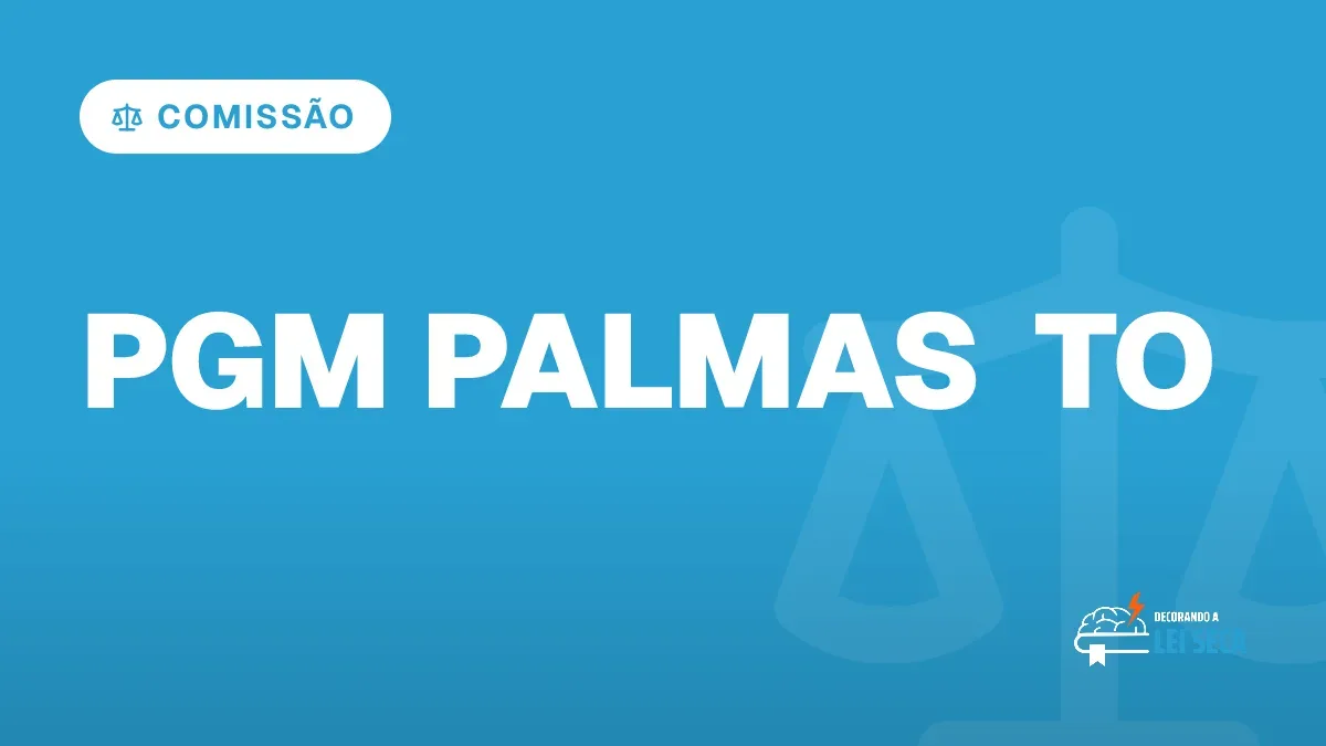 mulher de costas em corredor institucional iluminado por janelas, em clima de expectativa para concurso público (Concurso PGM Palmas TO)