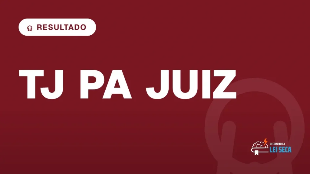 mulher de costas em escadaria de tribunal ao entardecer com pasta fechada e sombras longas (Concurso TJ PA Juiz)