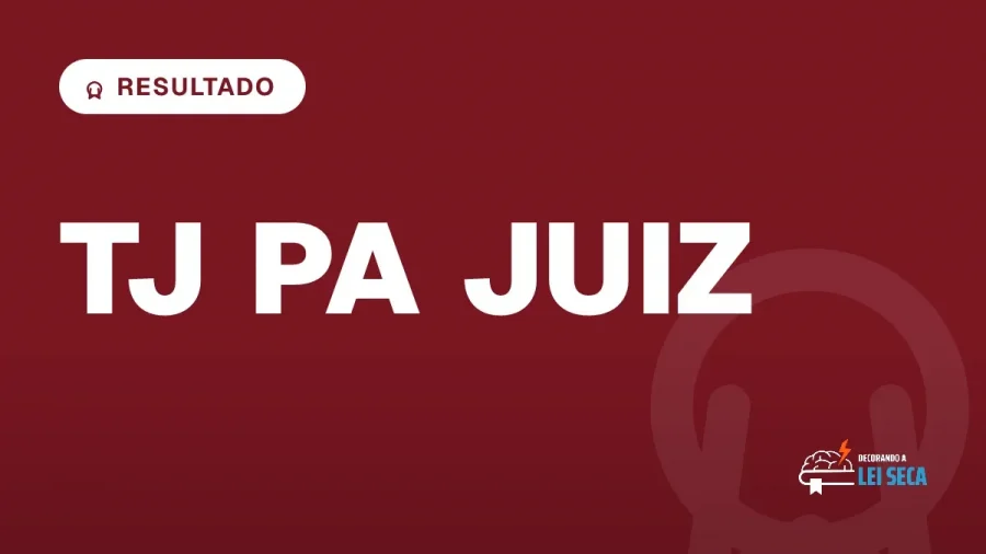mulher de costas em escadaria de tribunal ao entardecer com pasta fechada e sombras longas (Concurso TJ PA Juiz)