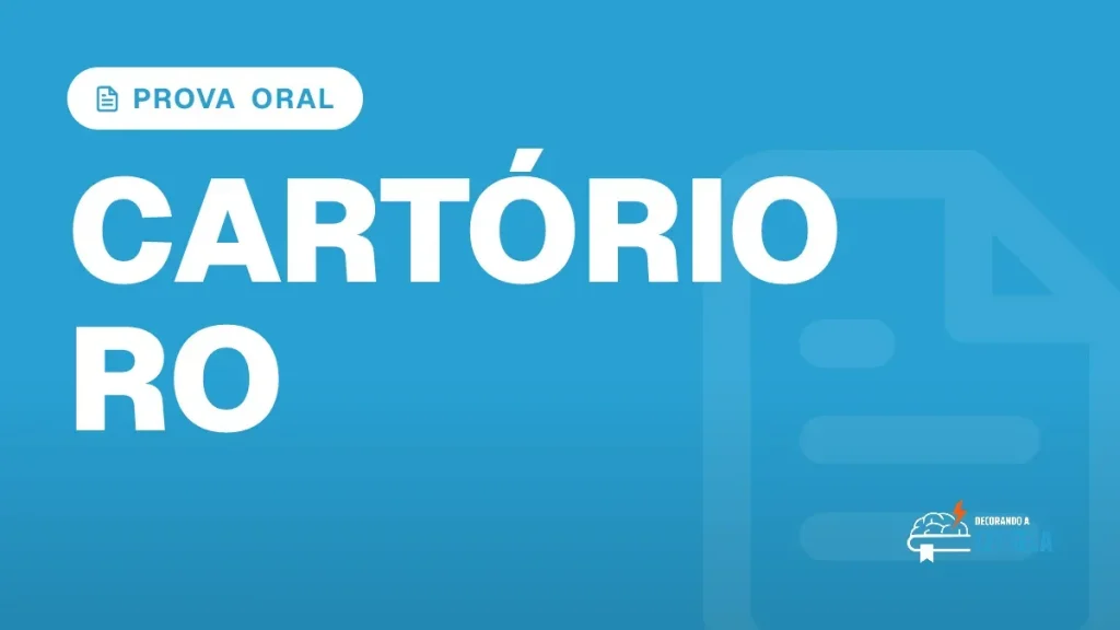 candidata com pasta lisa diante de porta em corredor institucional silencioso (Concurso Cartório RO)