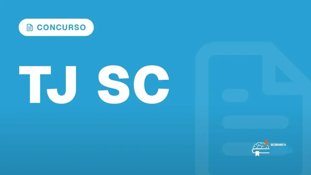 servidora em arquivo de tribunal diante de pastas organizadas para estudo de concurso público (Concurso TJ SC)